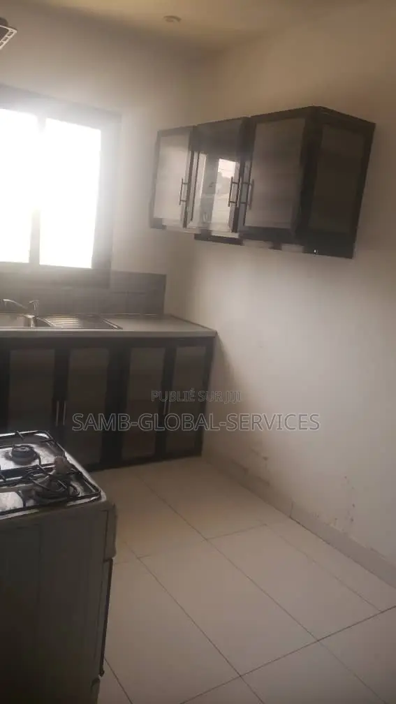 2chbre Appartement dans Yoff à Louer
