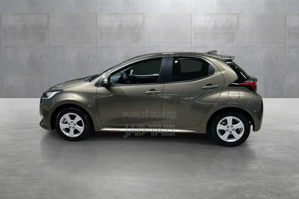 Toyota Yaris 2024 Gris