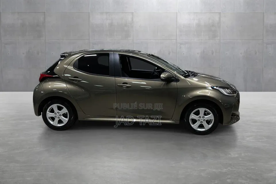 Toyota Yaris 2024 Gris