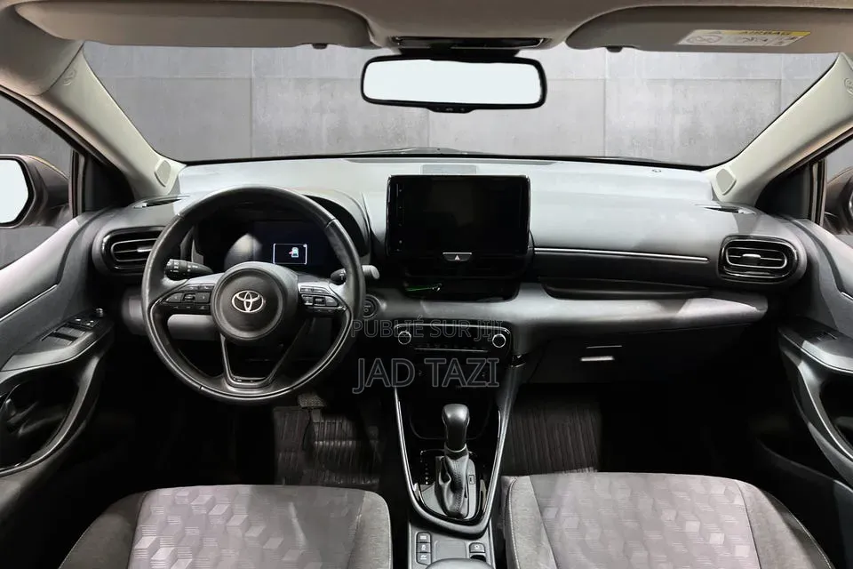 Toyota Yaris 2024 Gris