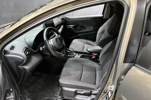 Toyota Yaris 2024 Gris