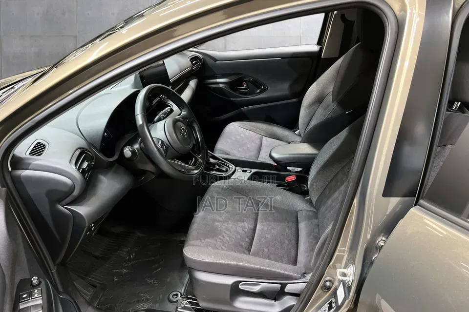 Toyota Yaris 2024 Gris