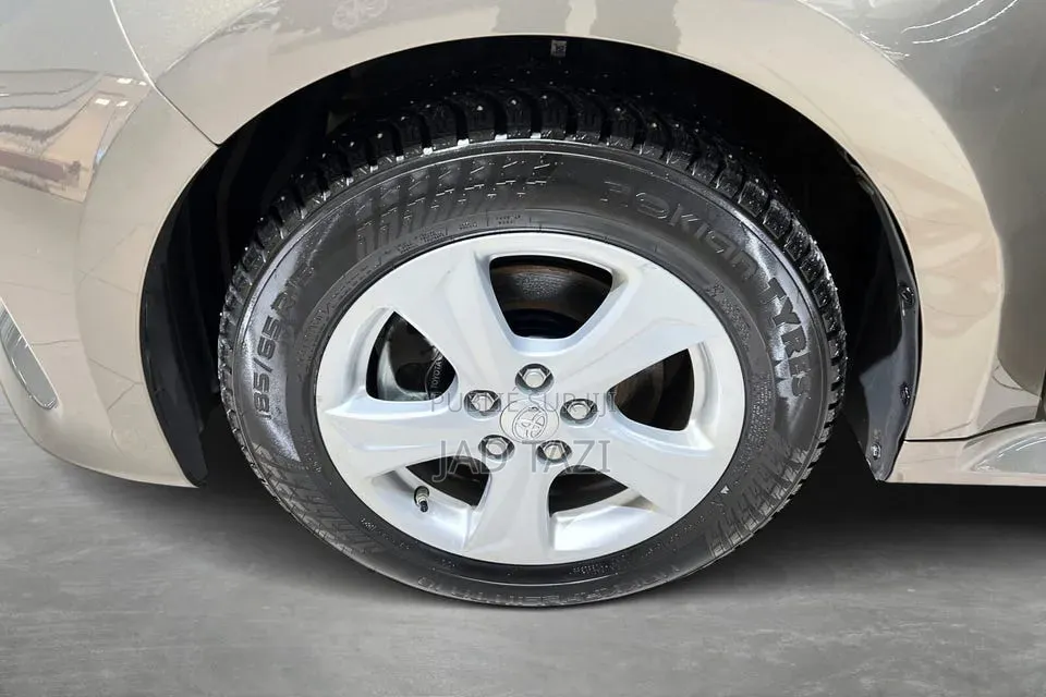 Toyota Yaris 2024 Gris