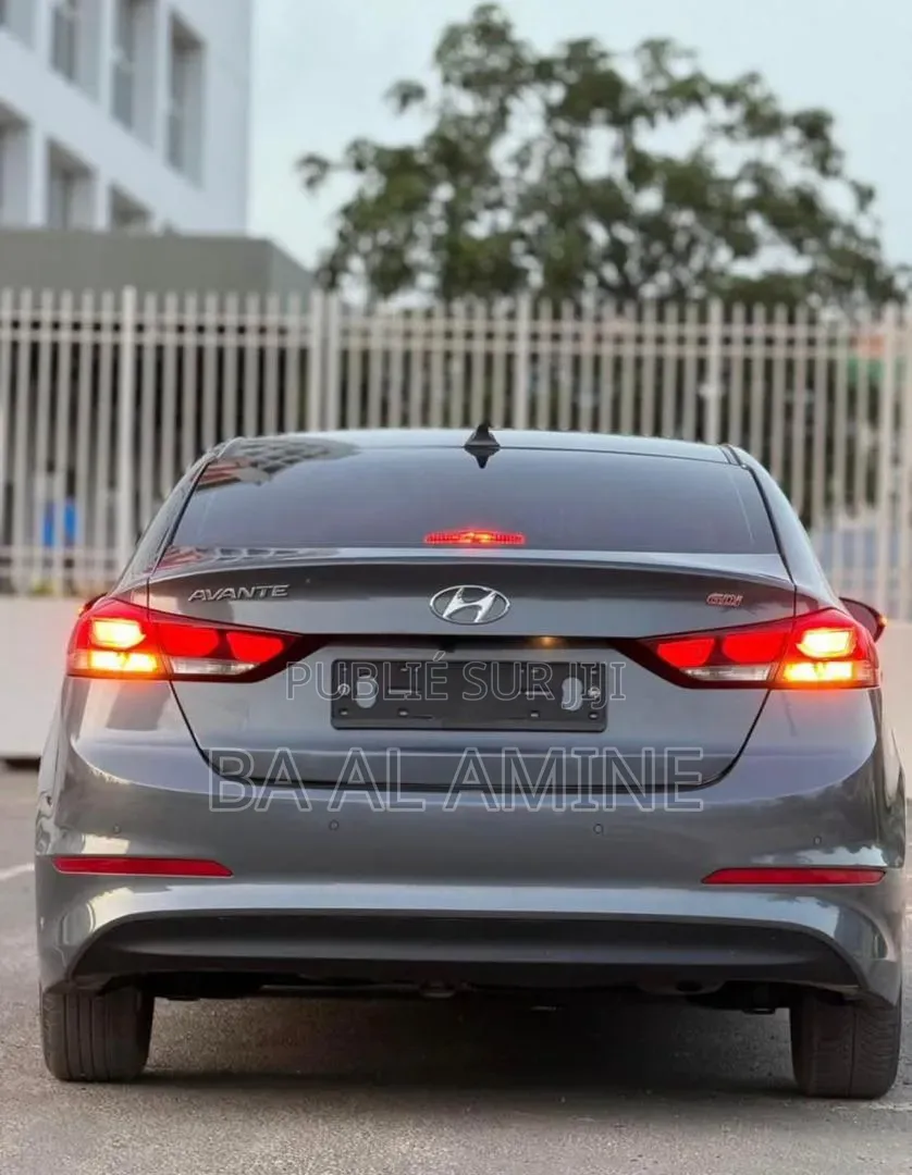 Hyundai Avante 2017 Gris