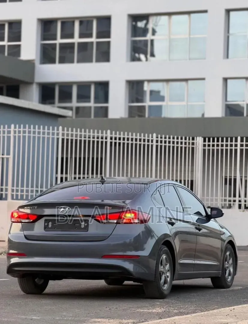 Hyundai Avante 2017 Gris