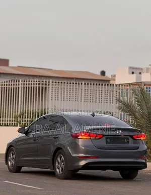 Hyundai Avante 2017 Gris