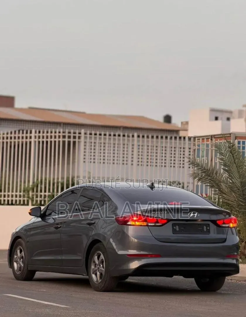 Hyundai Avante 2017 Gris