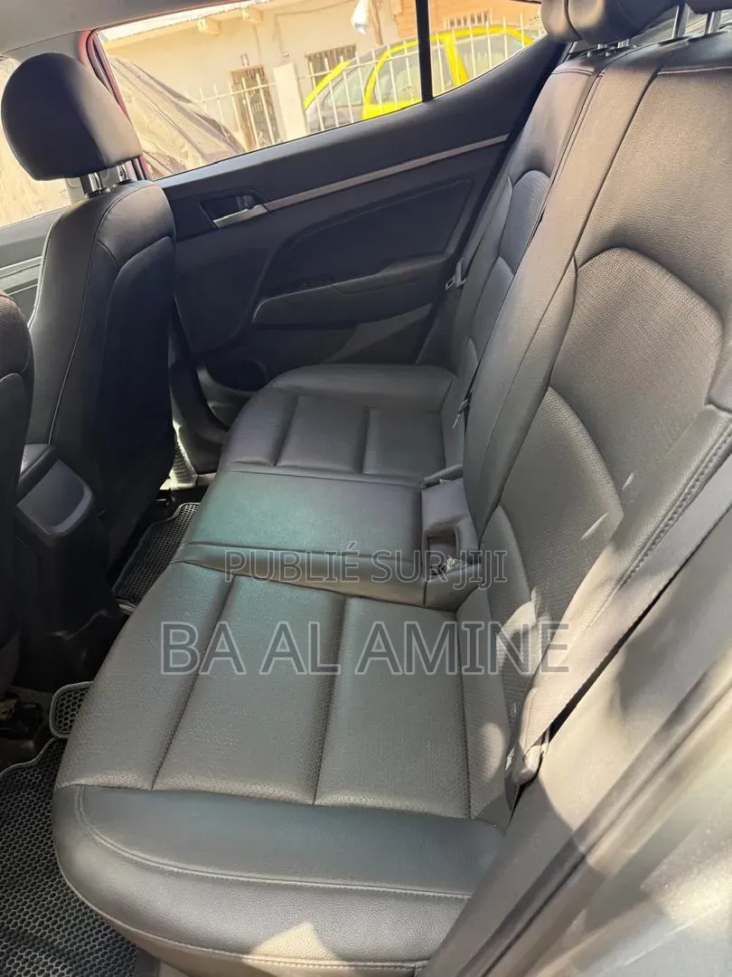 Hyundai Avante 2017 Gris