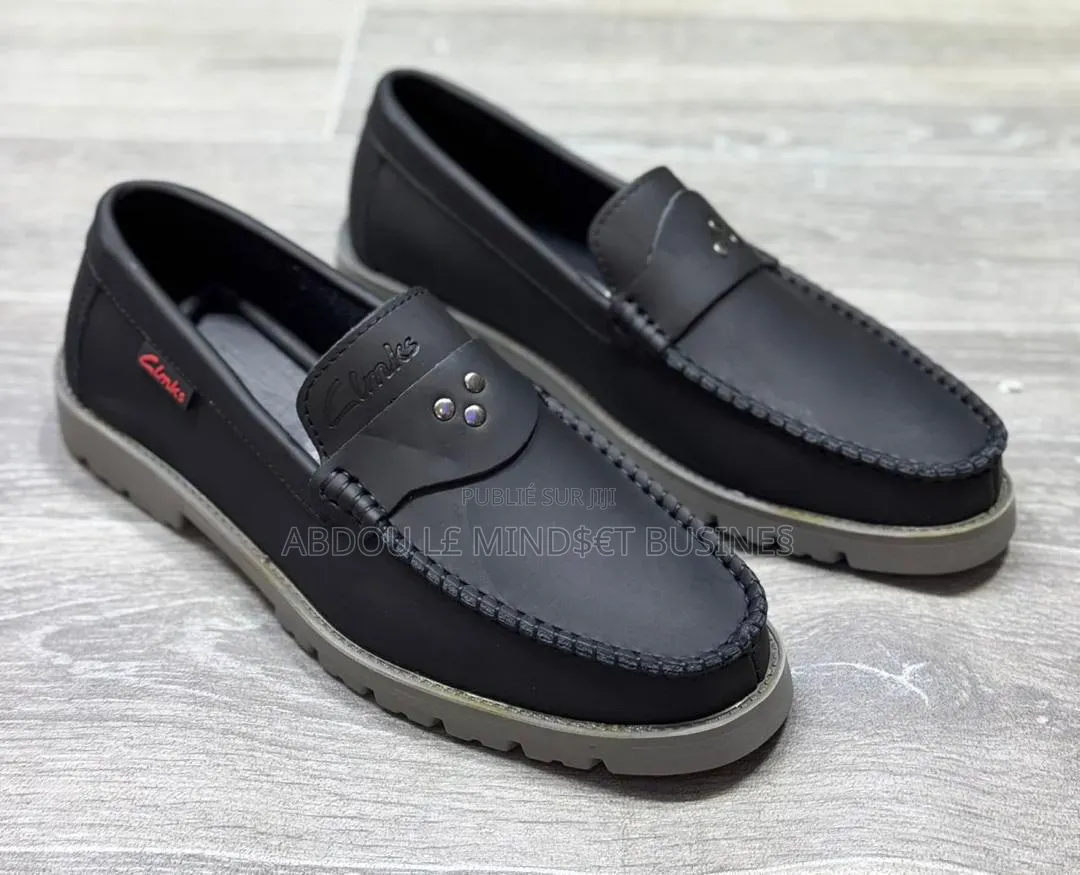 Chaussures De Ville Clarks Disponible