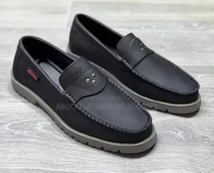 Chaussures De Ville Clarks Disponible