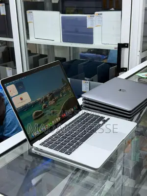 Nouveau Apple MacBook Pro 2023 M3 18GB Apple M3 SSD 1T