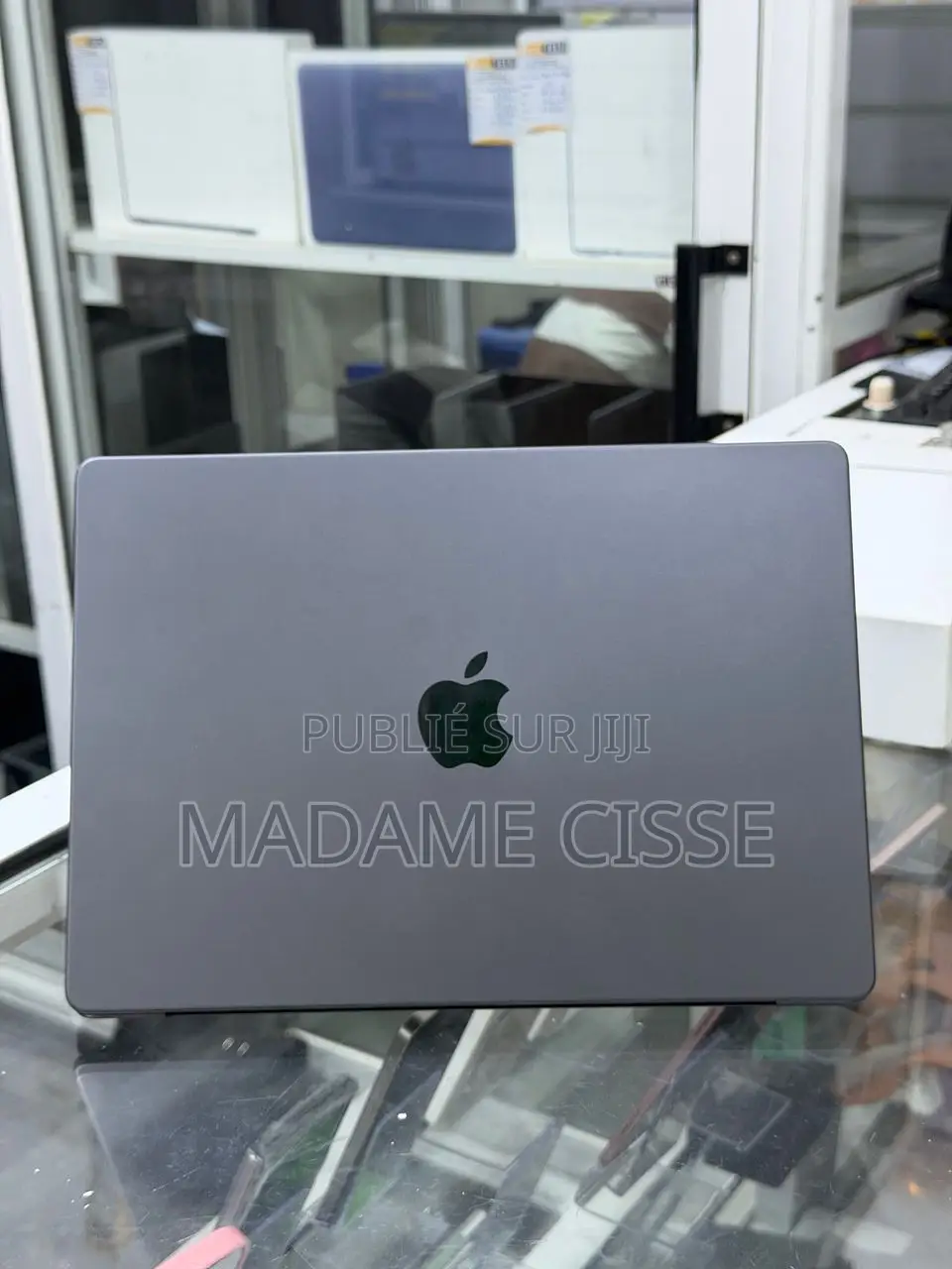 Nouveau Apple MacBook Pro 2023 M3 18GB Apple M3 SSD 1T