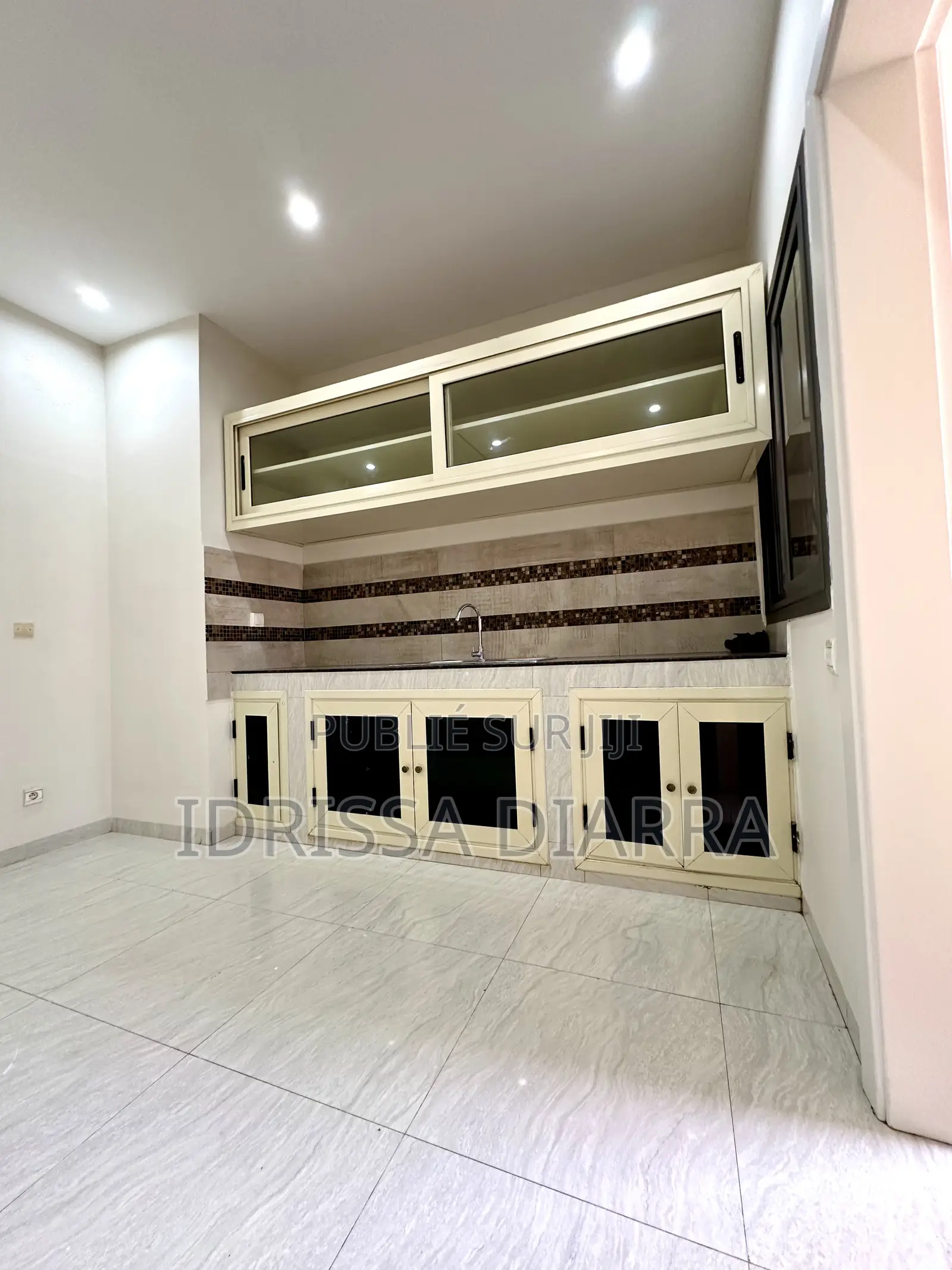 3chbre Appartement dans Ouakam à Louer