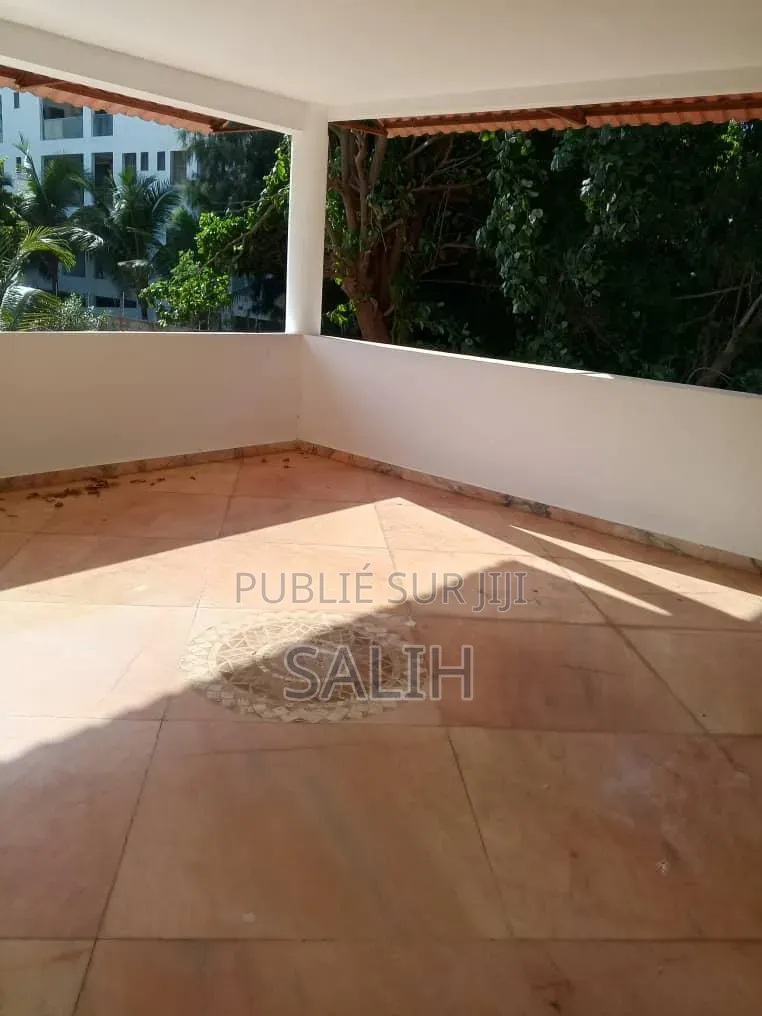 7chbre Villa dans Salih-Immo Et, Fann-Point E-Amitié à Louer