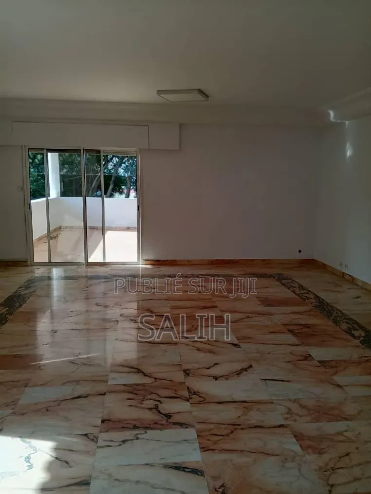 7chbre Villa dans Salih-Immo Et, Fann-Point E-Amitié à Louer