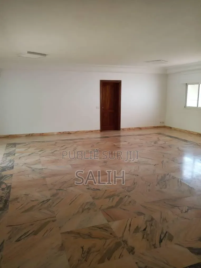 7chbre Villa dans Salih-Immo Et, Fann-Point E-Amitié à Louer