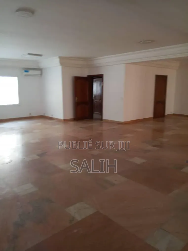 7chbre Villa dans Salih-Immo Et, Fann-Point E-Amitié à Louer