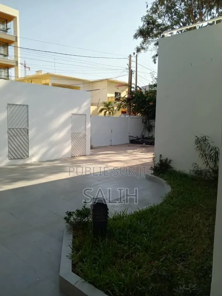 7chbre Villa dans Salih-Immo Et, Fann-Point E-Amitié à Louer