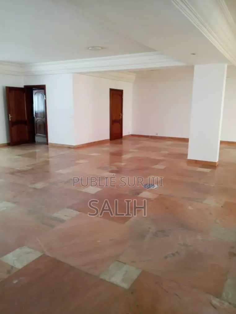 7chbre Villa dans Salih-Immo Et, Fann-Point E-Amitié à Louer