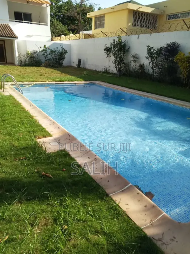 7chbre Villa dans Salih-Immo Et, Fann-Point E-Amitié à Louer