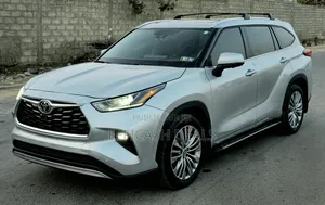 Toyota Highlander Platinum AWD 2023 Gris