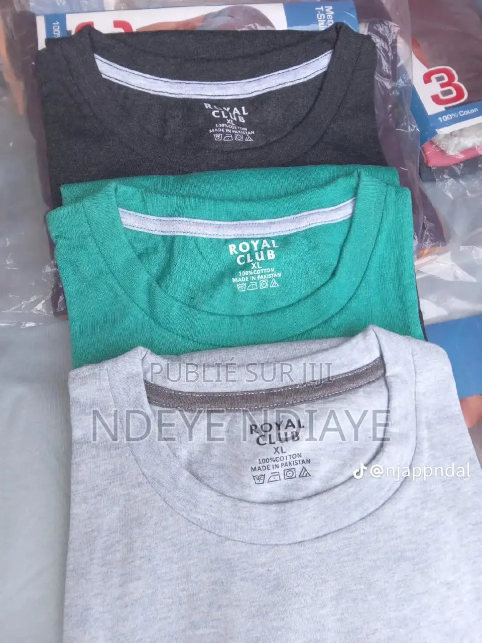 T-Shirt 100% Coton Paquet De 3 Disponible a 3500 Le Paquet en Gros Et