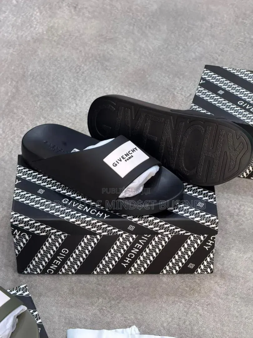 Sandal Givenchy Disponible