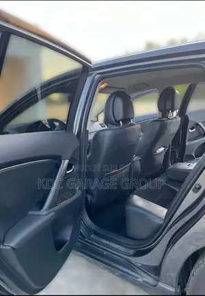 Toyota Avensis 2013 Gris