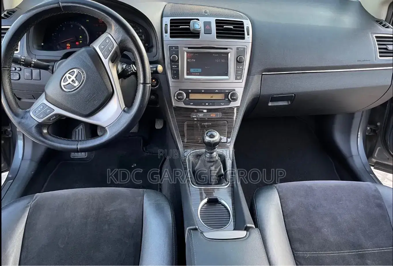 Toyota Avensis 2013 Gris