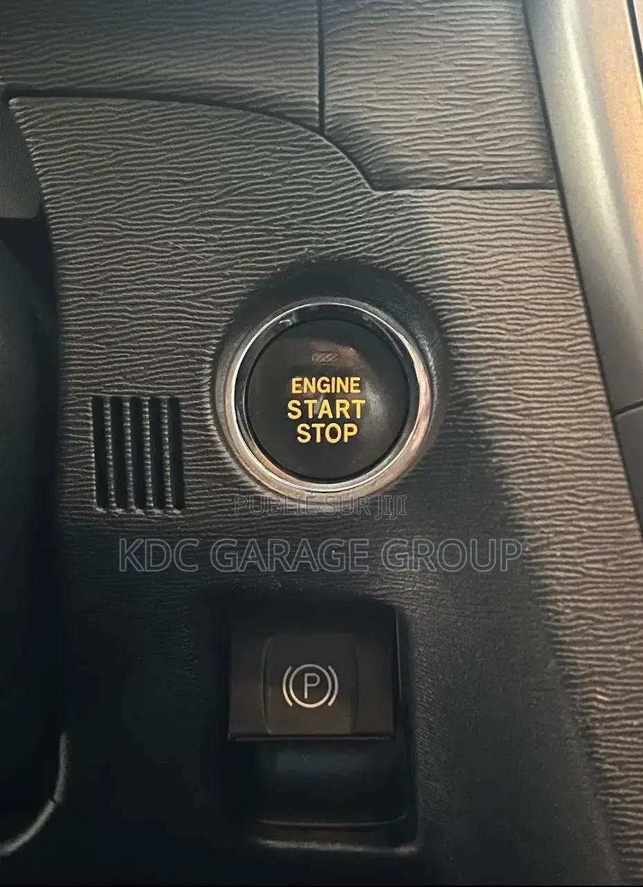 Toyota Avensis 2013 Gris