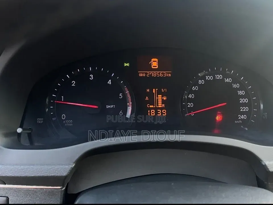 Toyota Avensis 2013 Gris