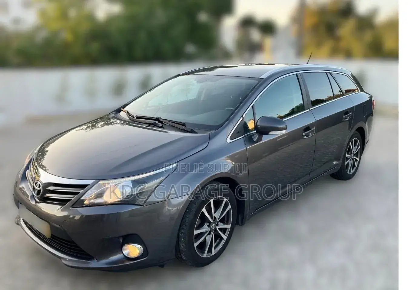 Toyota Avensis 2013 Gris