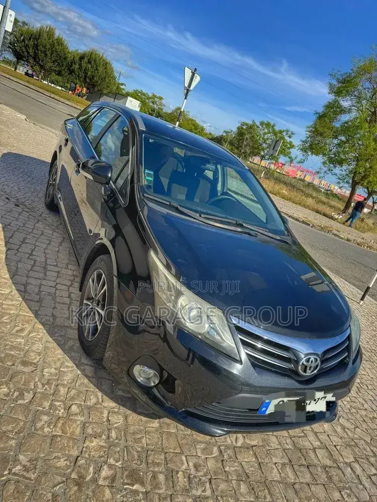 Toyota Avensis 2013 Noir