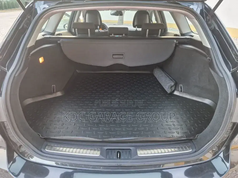 Toyota Avensis 2013 Noir
