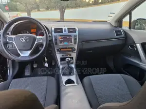 Toyota Avensis 2013 Noir