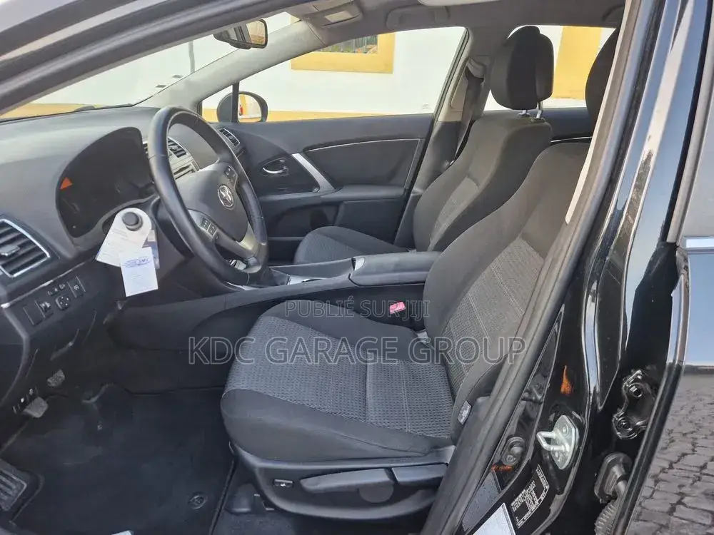 Toyota Avensis 2013 Noir