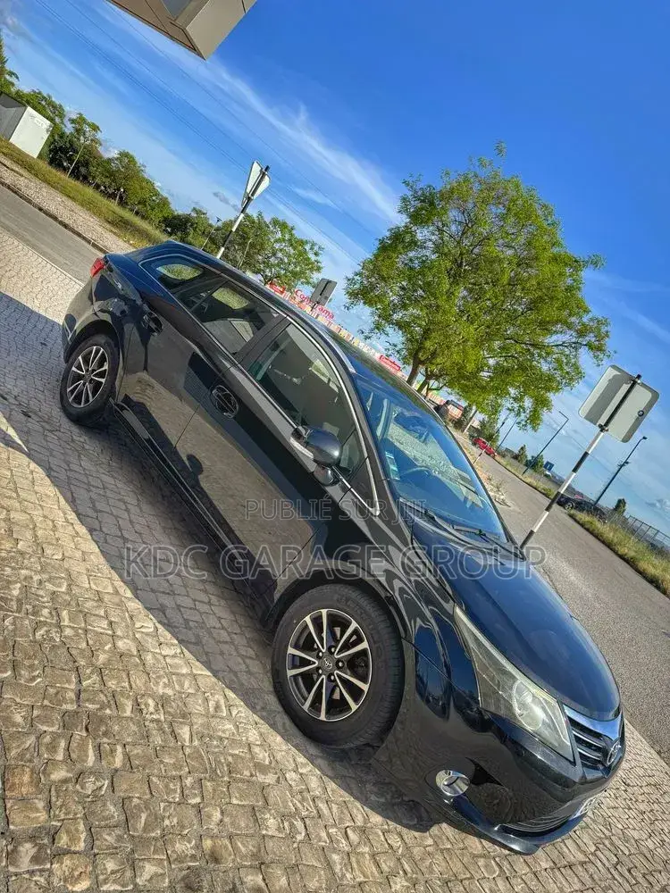 Toyota Avensis 2013 Noir