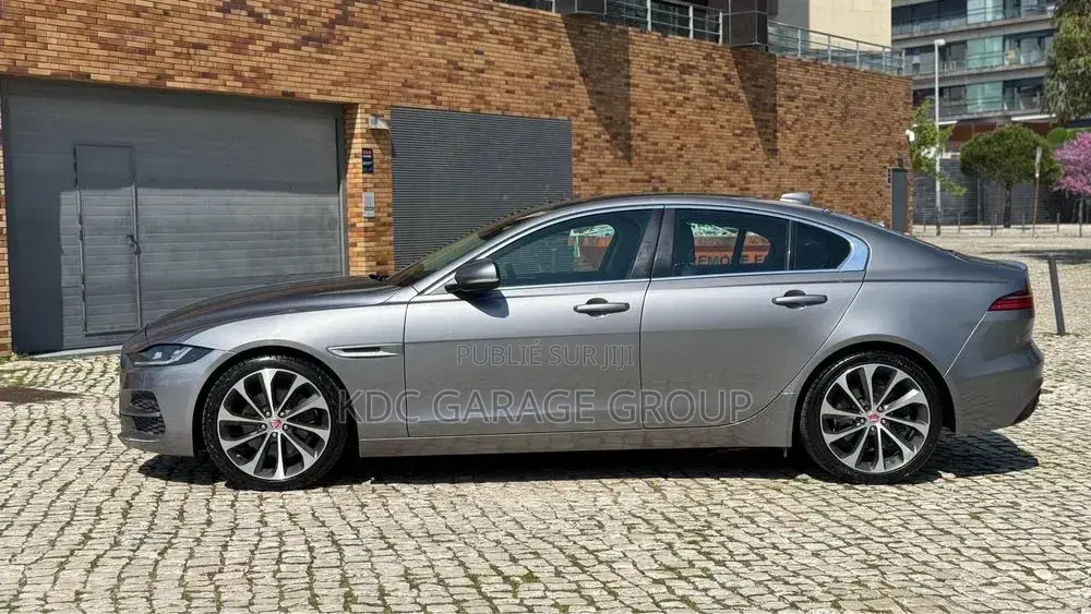 Jaguar XE 2020 Gris