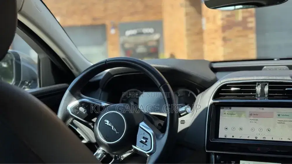 Jaguar XE 2020 Gris