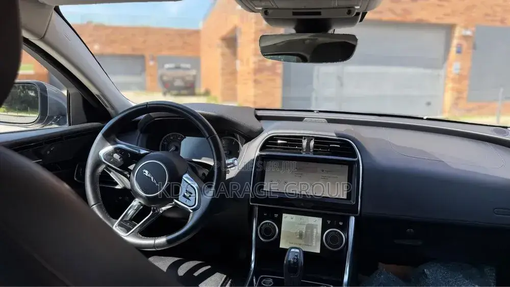 Jaguar XE 2020 Gris