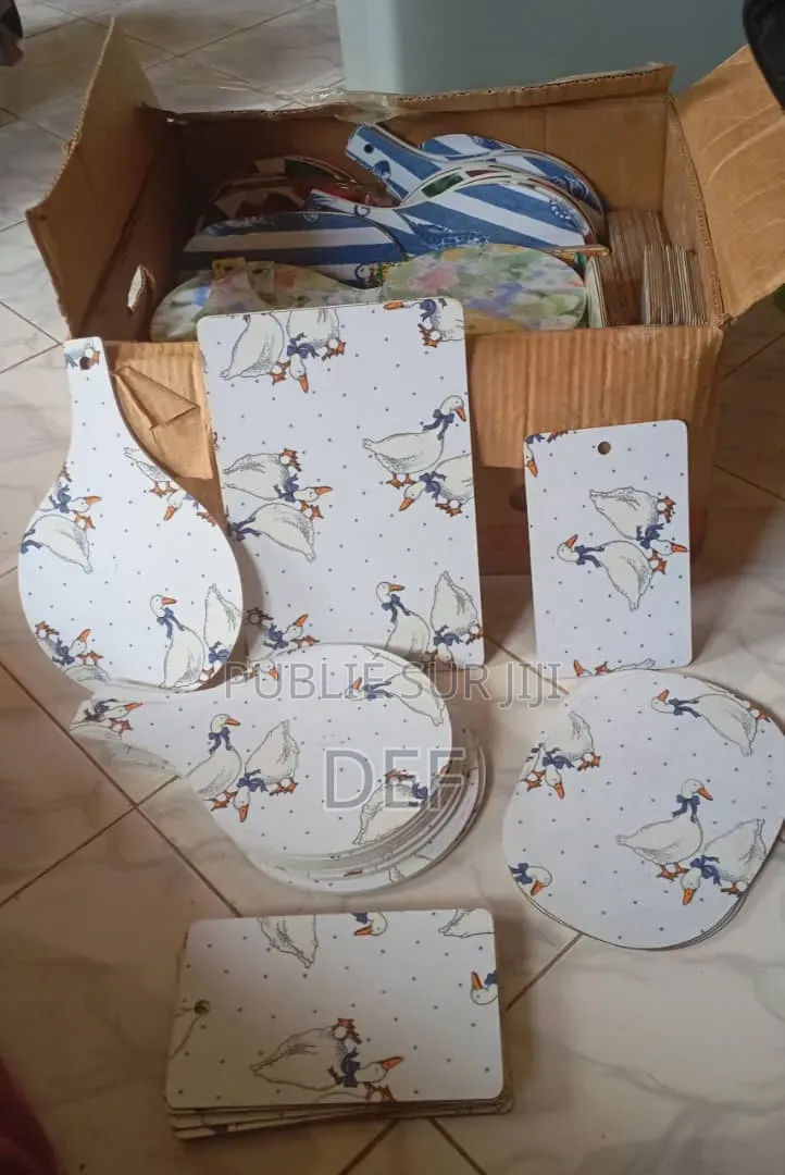 Set De Table Assiette , Tasse Ou Déco Cuisine Et Salle À Manger