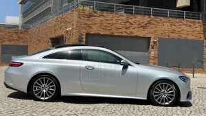 Mercedes-Benz E220 2019 Gris