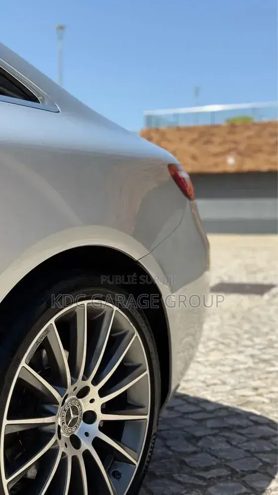 Mercedes-Benz E220 2019 Gris