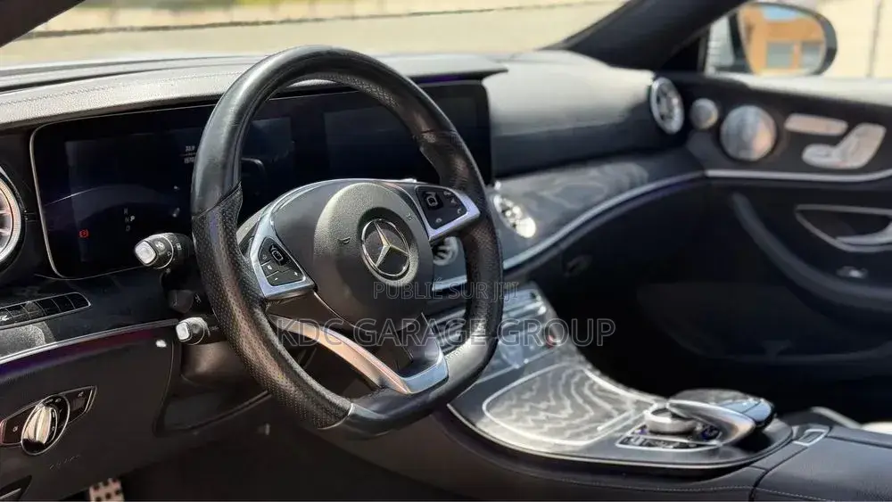 Mercedes-Benz E220 2019 Gris
