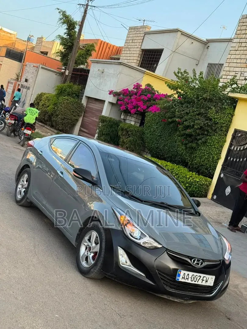 Hyundai Avante 2015 Gris