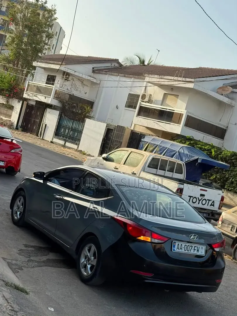 Hyundai Avante 2015 Gris