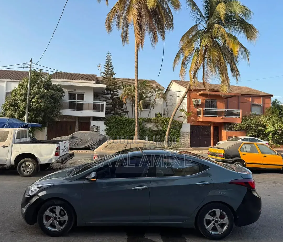 Hyundai Avante 2015 Gris