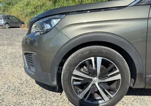 Peugeot 5008 2019 Vert