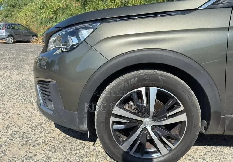 Peugeot 5008 2019 Vert