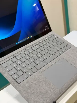 Nouveau Microsoft Surface Laptop 4 16GB AMD Ryzen 5 SSD 256GB